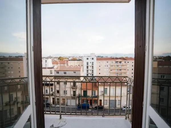 T3 74 m² - 2 balcons + parking - 6e étage - avec ascenseur