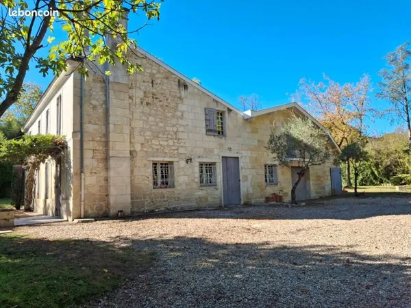 Rare maison en pierre