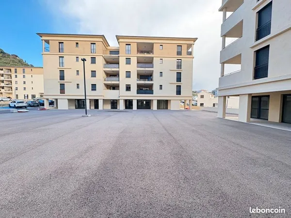 Parking/box 1 pièce 18 m²
