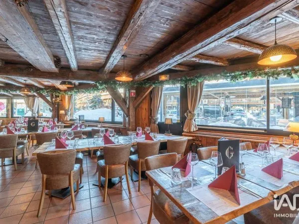 Local commercial 220 m²