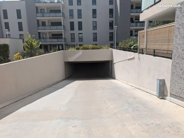Parkings sécurisés et spacieux Hyères centre
