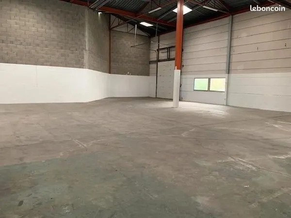 Local 462 m² SAINT ETIENNE