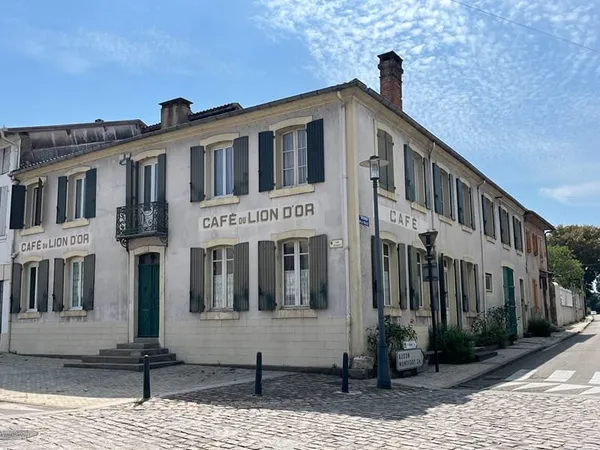 Local 11 pièces 410 m²