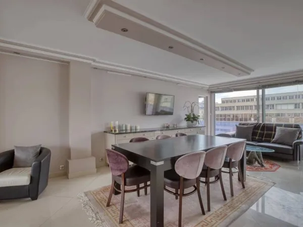 Appartement 9 pièces 187 m²