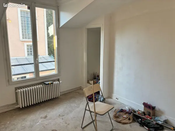 À LOUER - BUREAU 38 m² AU CALME (RÉSIDENCE AVEC COUR)