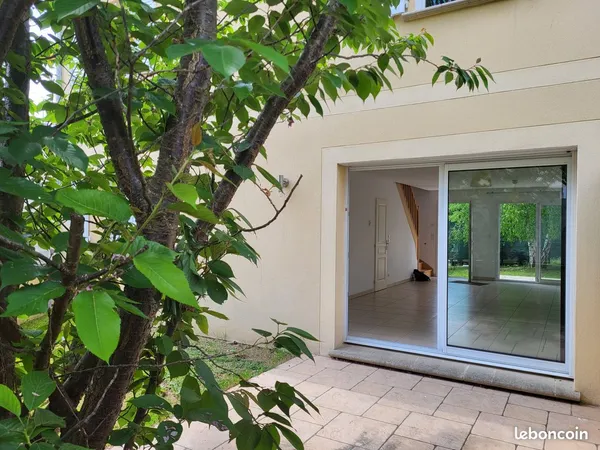 Maison individuelle de 111m2 en centre ville de Plaisir