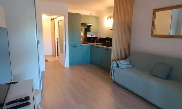 * Bord De Mer * Appartement Meublé 1 pièce + Terrasse * (83430) SAINT MANDRIER SUR MER *