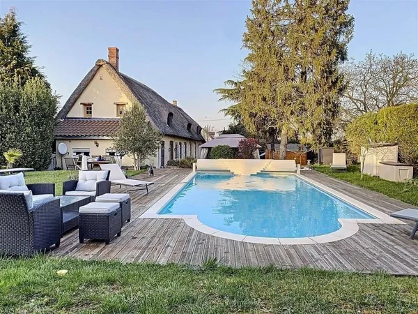 Maison 8 pièces 235 m²