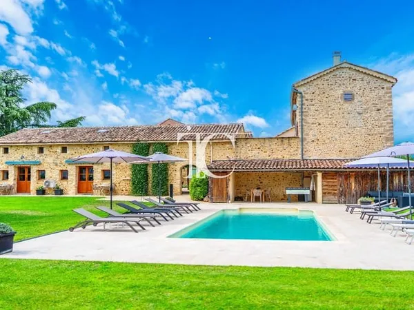 Hôtellerie et restauration Vente Barjac 12p 537m² 1295000€
