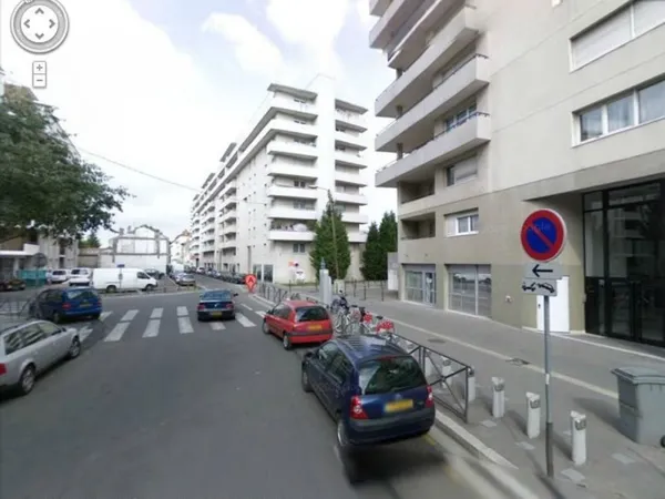 Garage fermé en sous sol métro république