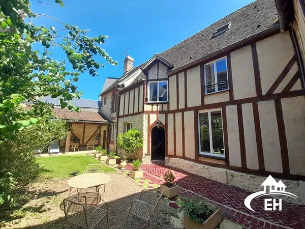 A VENDRE - MAISON DE VILLE 220 M² - HYPER CENTRE