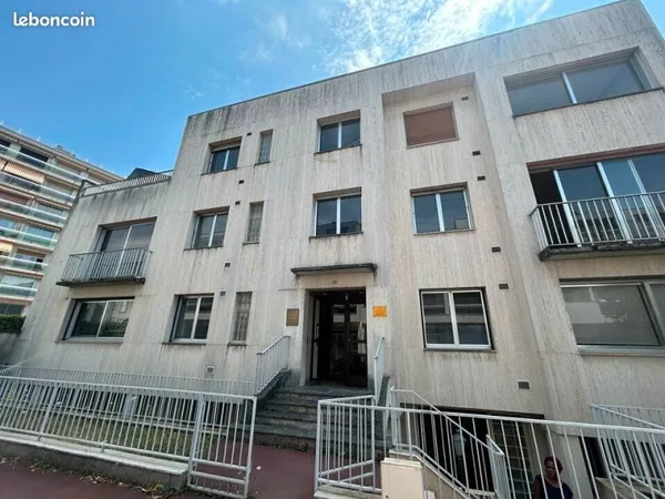 Bureau 90 m²