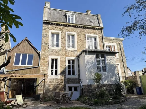 Maison 9 pièces 248 m²