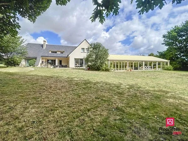 Maison d'architecte de 280 m2 à Mamers avec piscine intérieure