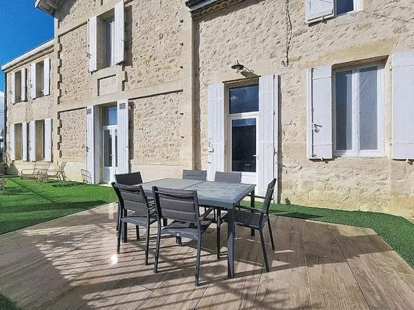 Maison 8 pièces 215 m²