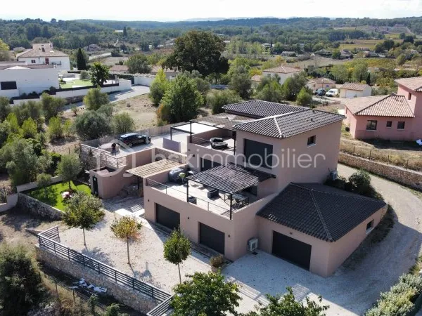 Maison 7 pièces 255 m²