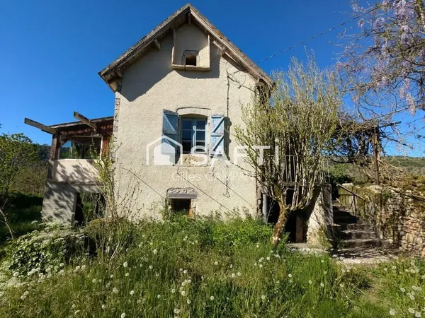 Charmante maison ancienne à finir de restaurer.