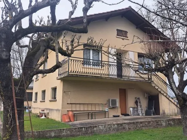Maison individuelle F4 TBE + dépendances sur 2848m2 de terrain arboré
