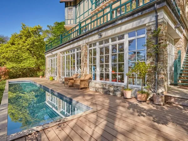 A vendre- Maison- Jouy En Josas- 10 pièce(s) 450 m2- terrain 7000 m²