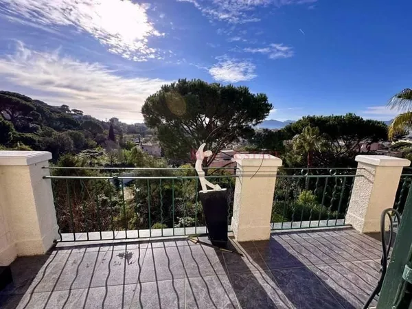 CANNES - VUE MER DÉGAGÉE - VILLA AU CALME ABSOLU