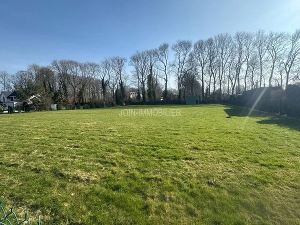 Terrain constructible 1775 m²
