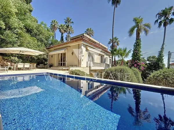 MAGNIFIQUE VILLA AVEC VUE MER PROCHE DES PLAGES