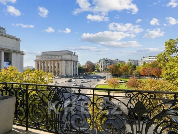 Exclusivité Paris 16 Trocadéro. Appartement rénové d'exception d