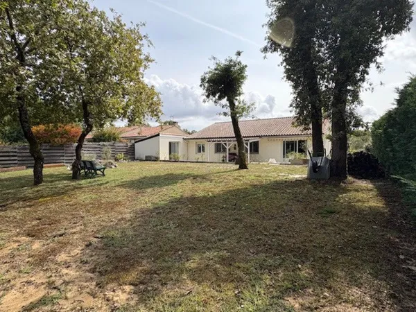 A vendre - Maison de plain pied de 146 m² - garage aménagé