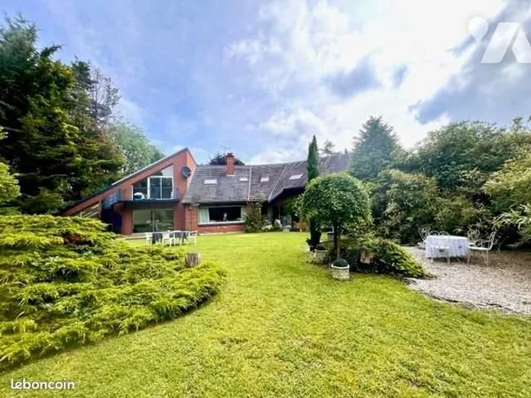 Maison 10 pièces 319 m²