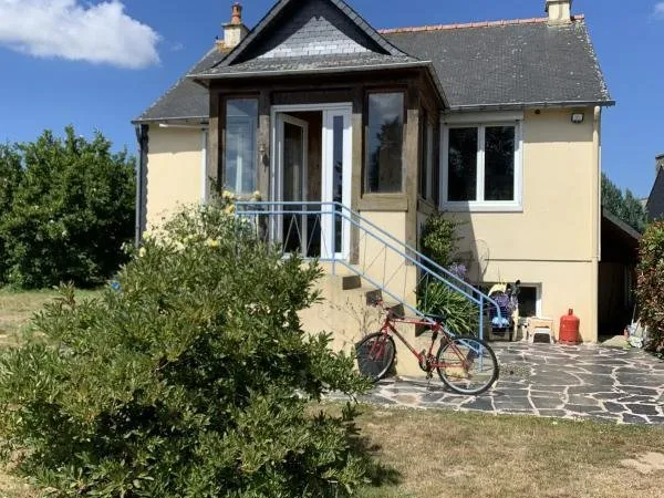 Maison à rénover sur terrain constructible 1880 m² I Camlez I 15 min du littoral