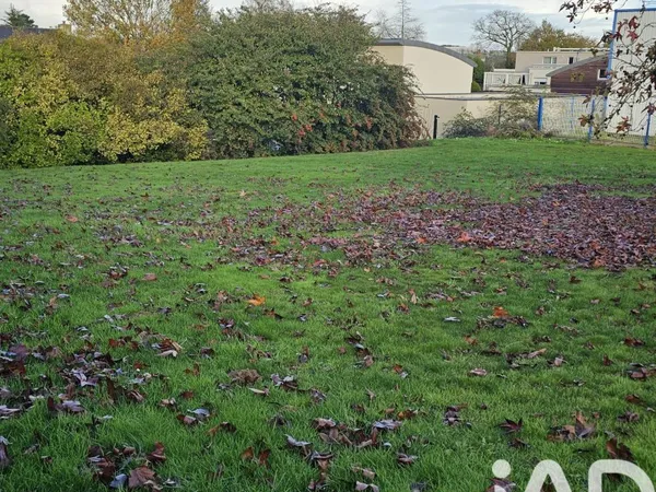 Terrain 736 m²