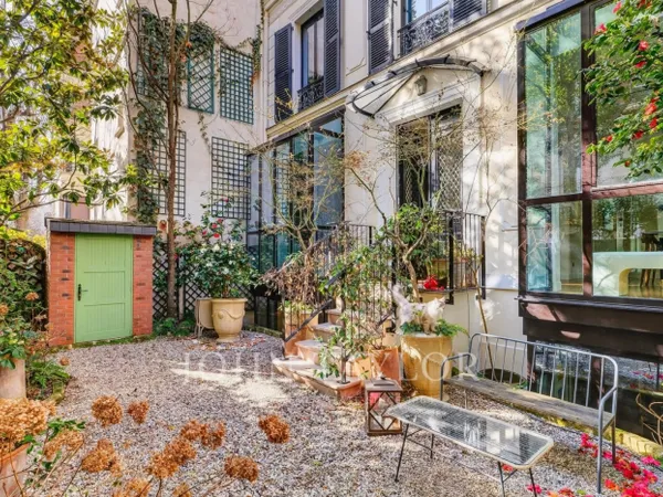 Hôtel particulier avec jardin - voie privée