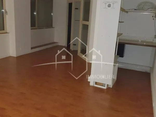 Local 50 m² Hauterives