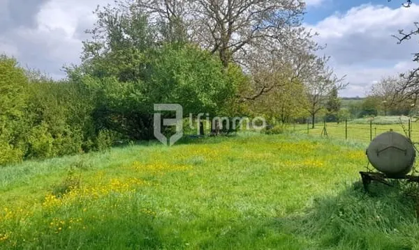 Vends à Momerstroff (57220) un terrain à bâtir de 1383 m2