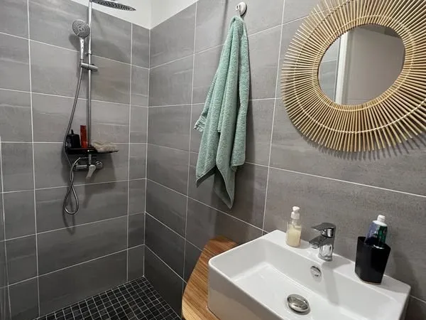 Chambre de coloc avec SDB à Ste Clotilde