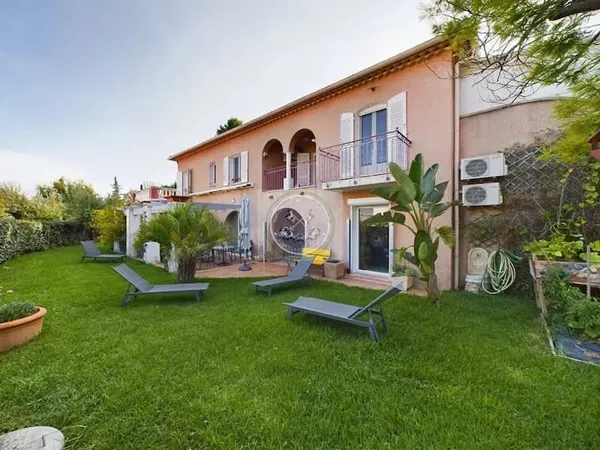 Villa 7 pièces 205 m²