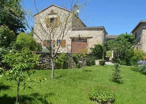 Maison en pierre entièrement restaurée