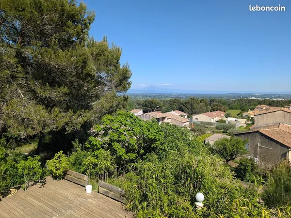 Villa 3 chambres avec vue & extérieur en bord de foret à Laudun