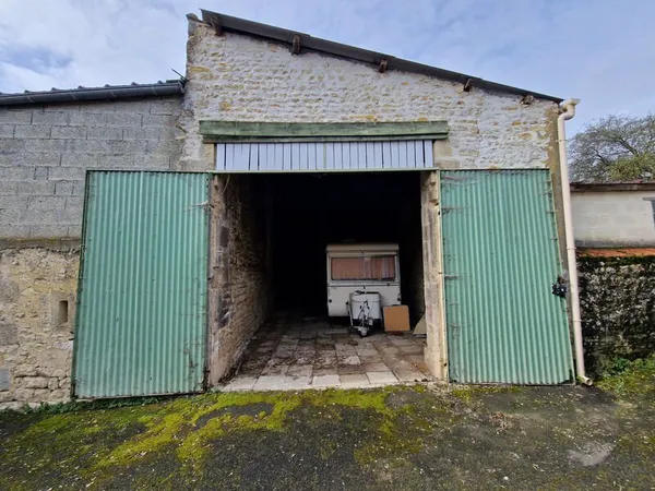 GARAGE à vendre TONNAY BOUTONNE (17) 55 m²