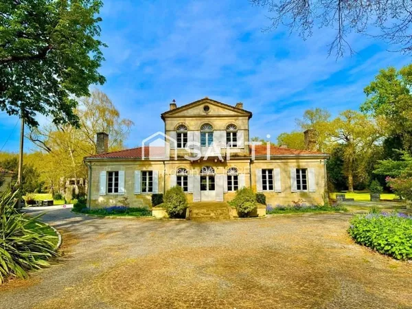 Un bien rare, une adresse confidentielle, une Maison de Maître au charme absolu... Ici commence votr