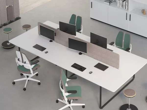 3 places coworking - bureaux partagés dans 61m2