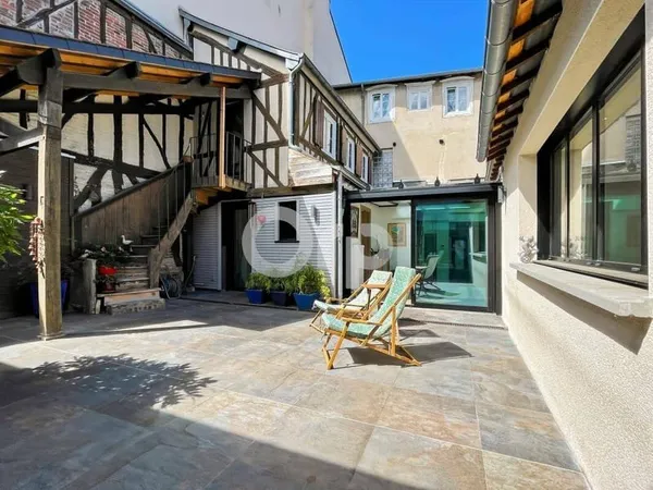 Maison 10 pièces 276 m²