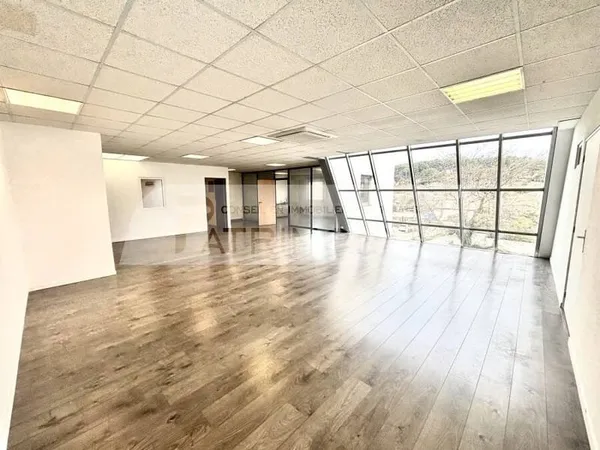 Bureau 213 m²