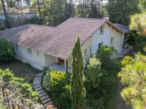 Maison 5 pièces 216 m²