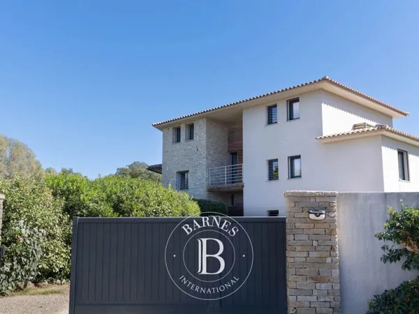 Trinité de Porto-Vecchio, Villa contemporaine, Appartement indépendant, 6 chambres, vue dégagée, pis