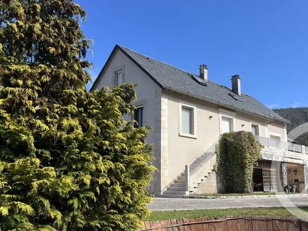 Maison 8 pièces 196 m²