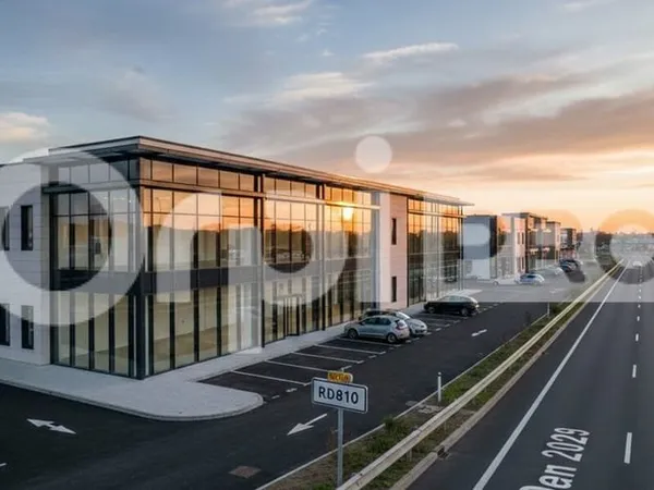 Local commercial 126 m²