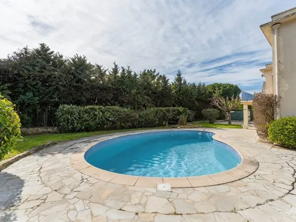 Villa sur 800 m2 jardin piscine 13011 Marseille