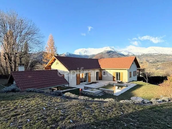 Maison 9 pièces 211 m²