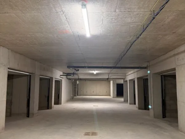 Garages et places de stationnement à louer